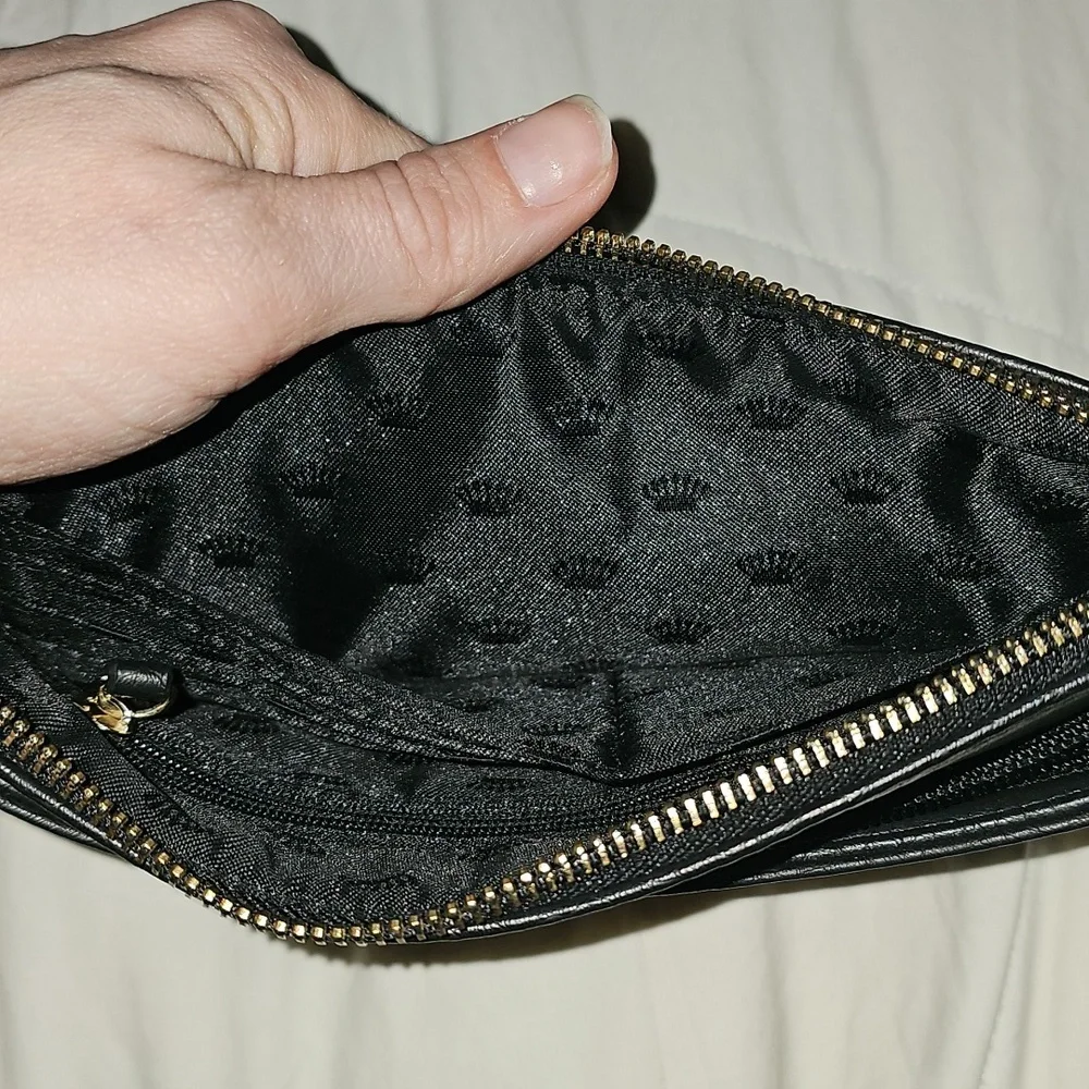 Juicy Couture Bag, Black And Gold. Dont Miss Out! Zipper Pockets And Card Slots